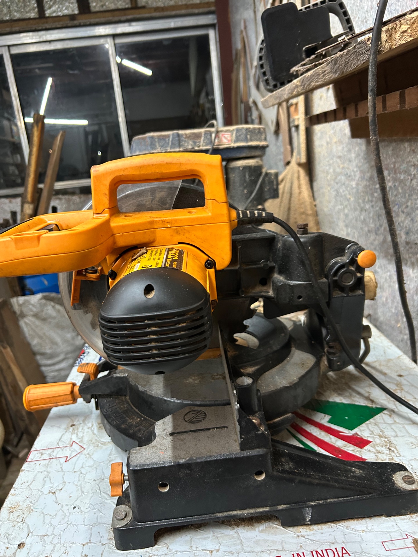 Meter saw and grinder machine in one table rotating — used machine for sale