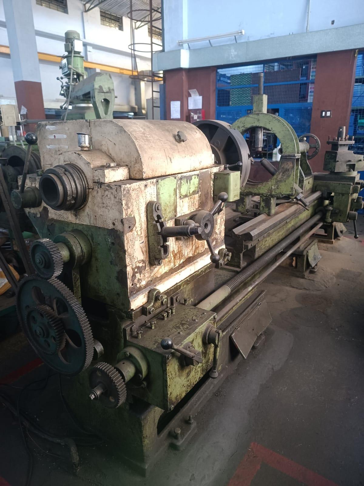 9 Feet Heavy Duty Lathe Machine — used machine for sale