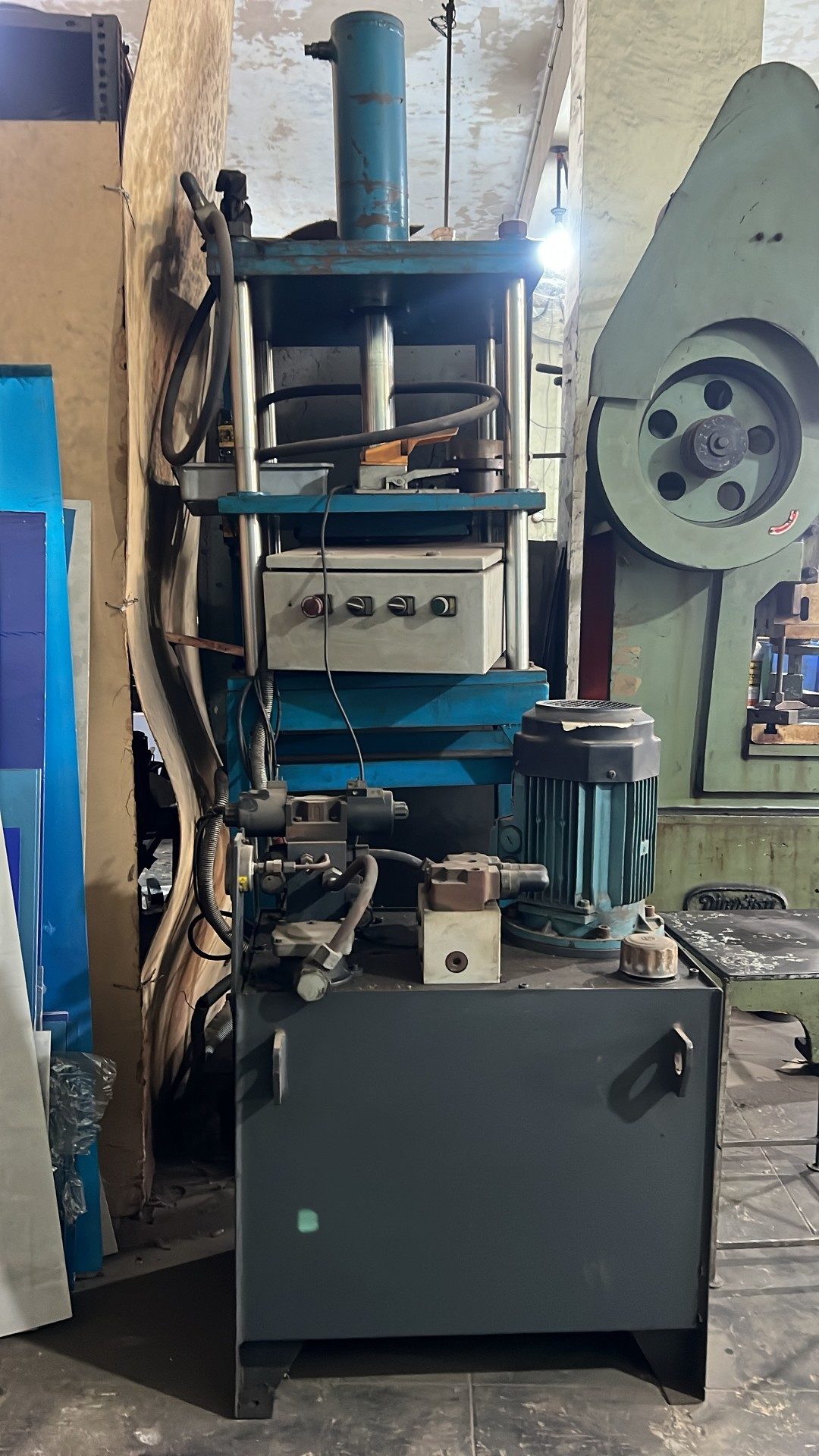 Hydraulic press — used machine for sale